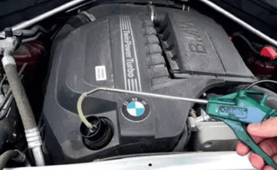 【損】寶馬X6曲軸油封破損造成發動機抖動